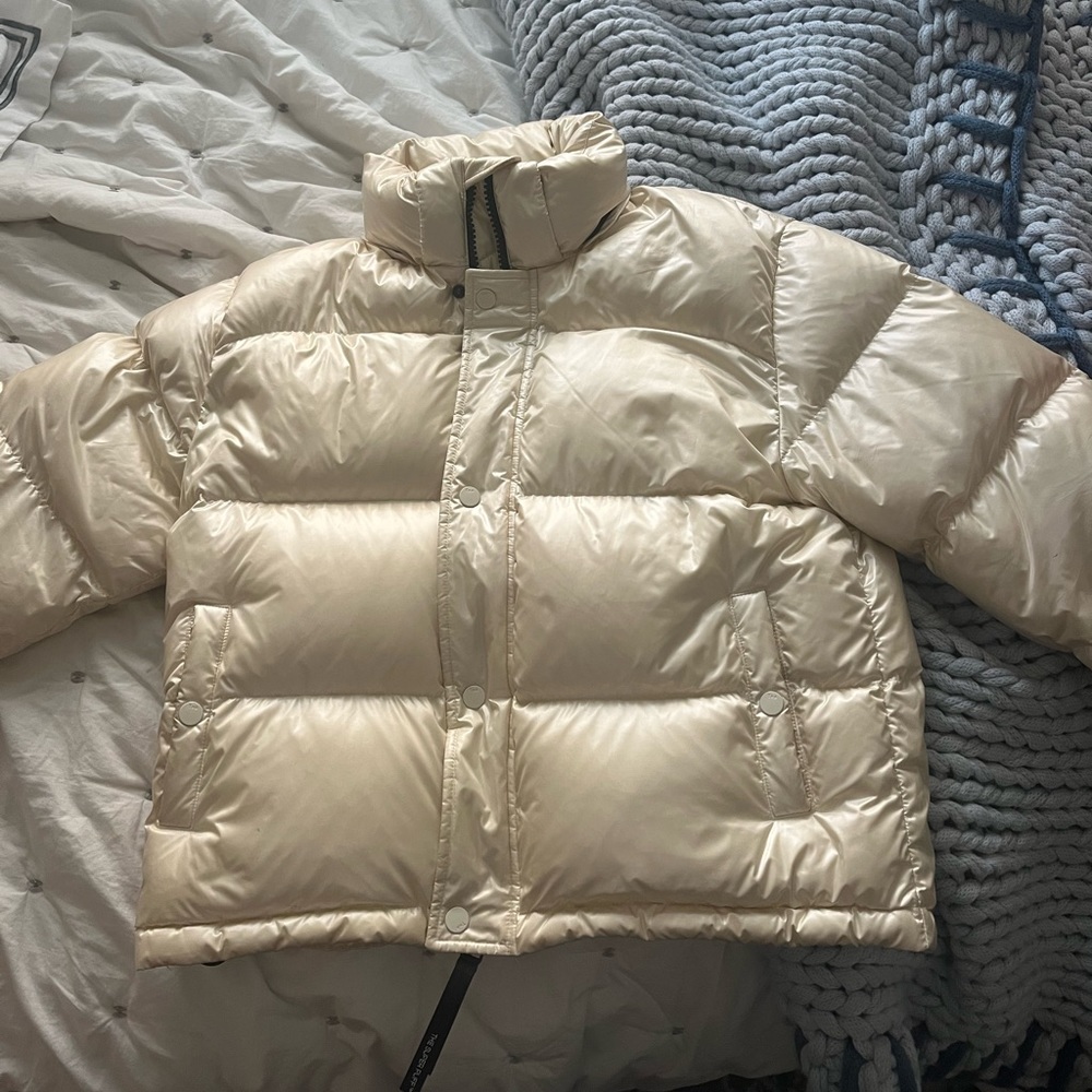 Aritzia Shorty Superpuff